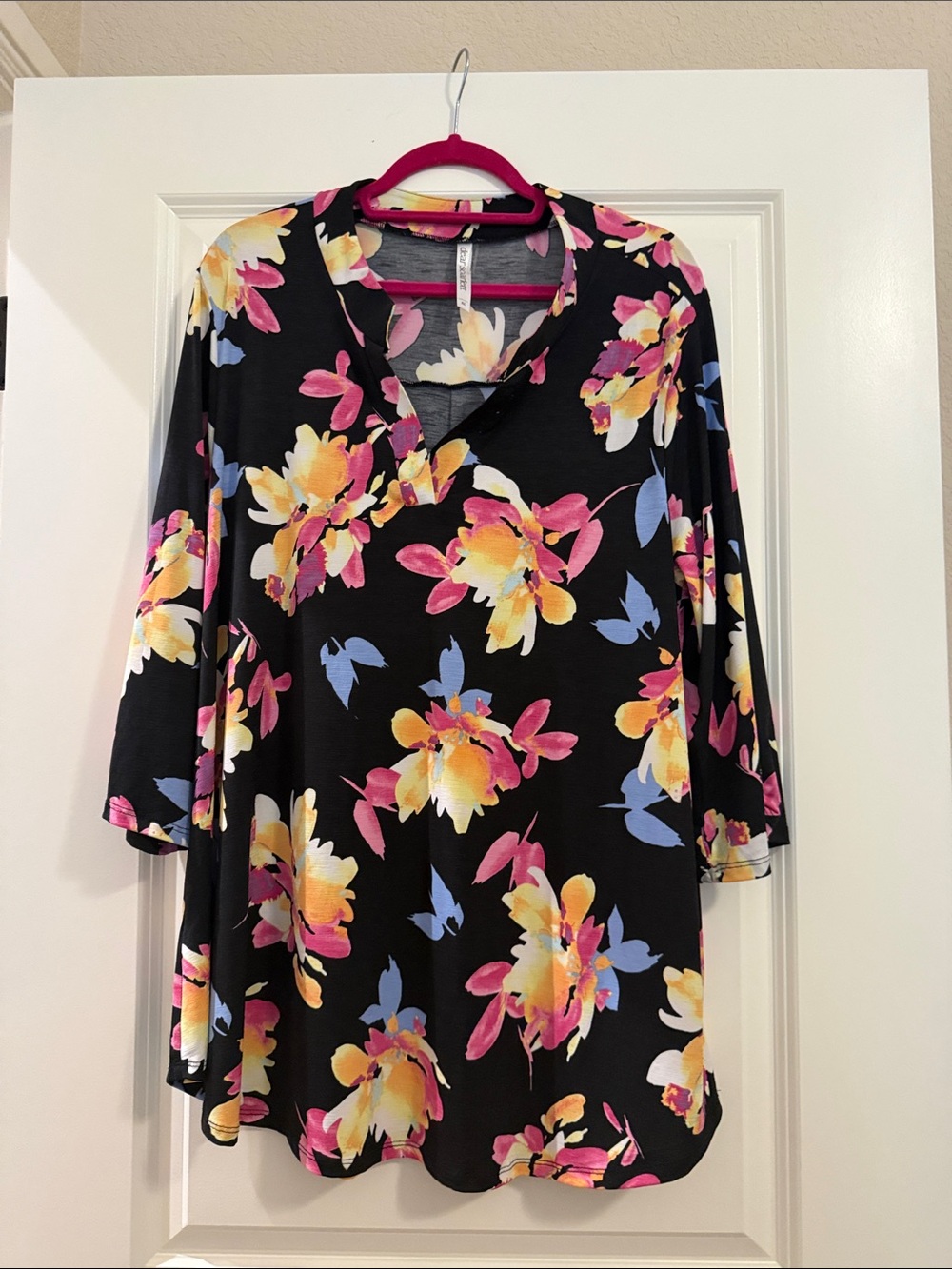 Dear Scarlett Lizzy Floral V-Neck Long Sleeve Tunic Top